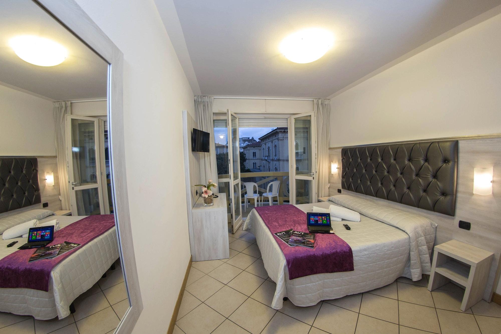 Hotel Playa Виареджо Екстериор снимка
