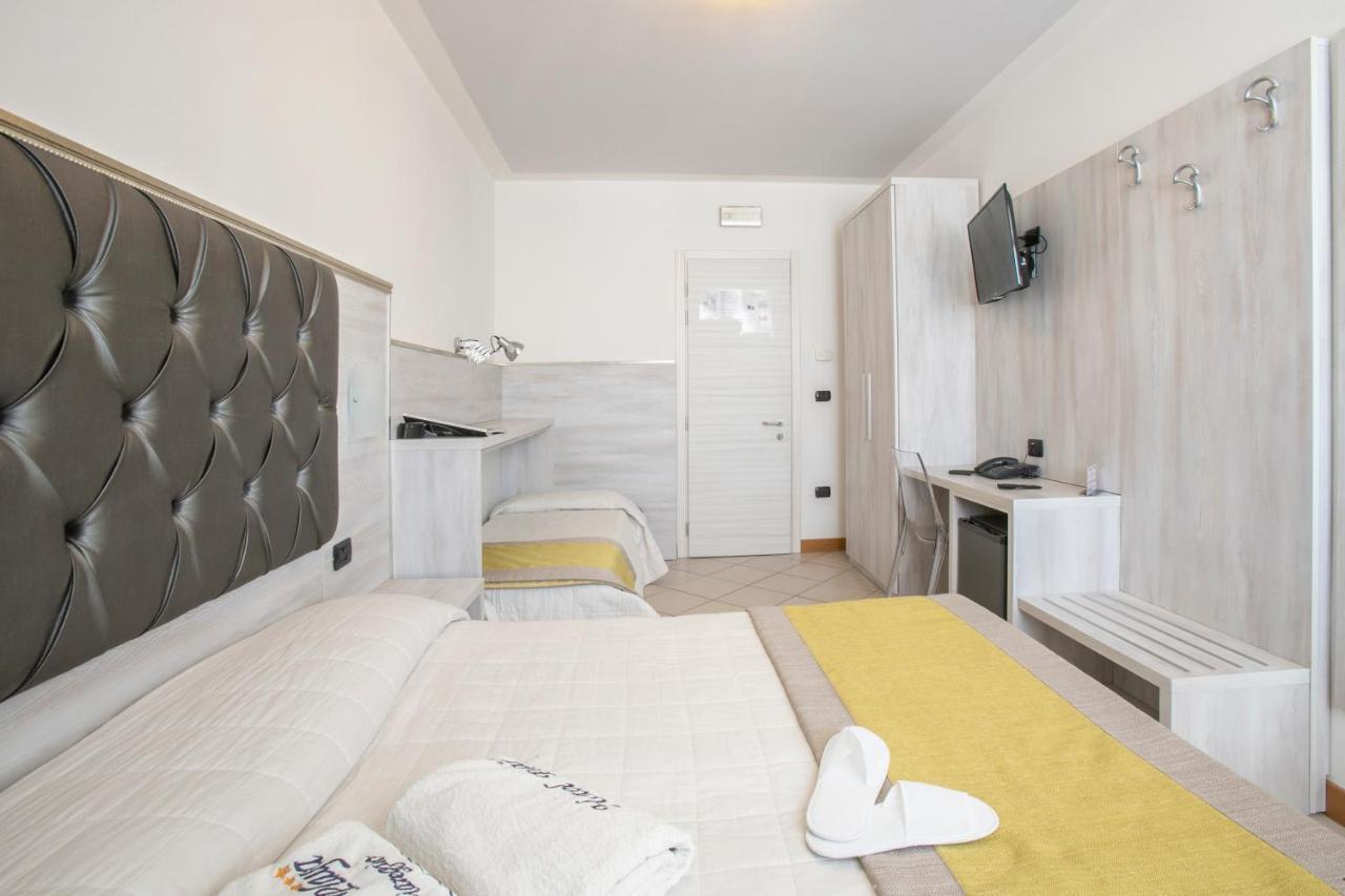 Hotel Playa Виареджо Екстериор снимка