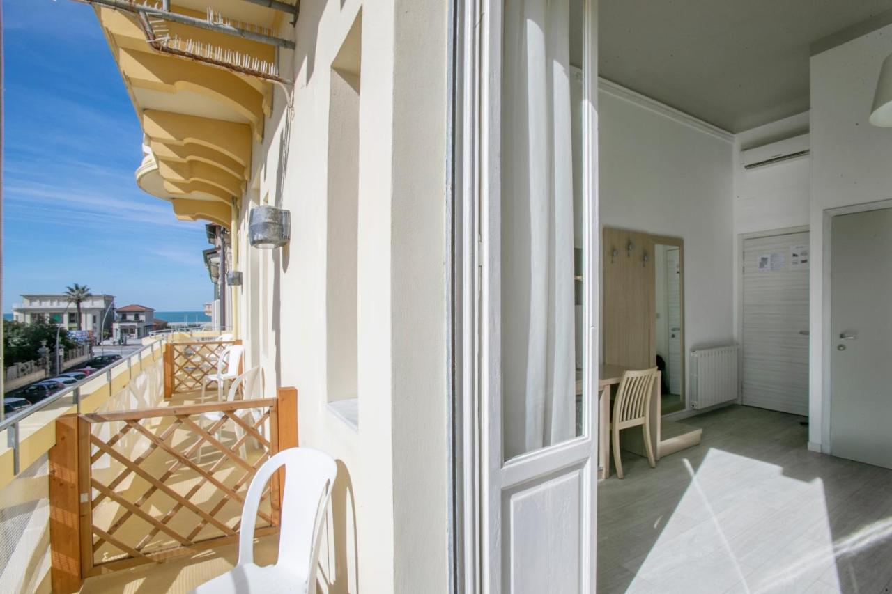 Hotel Playa Виареджо Екстериор снимка