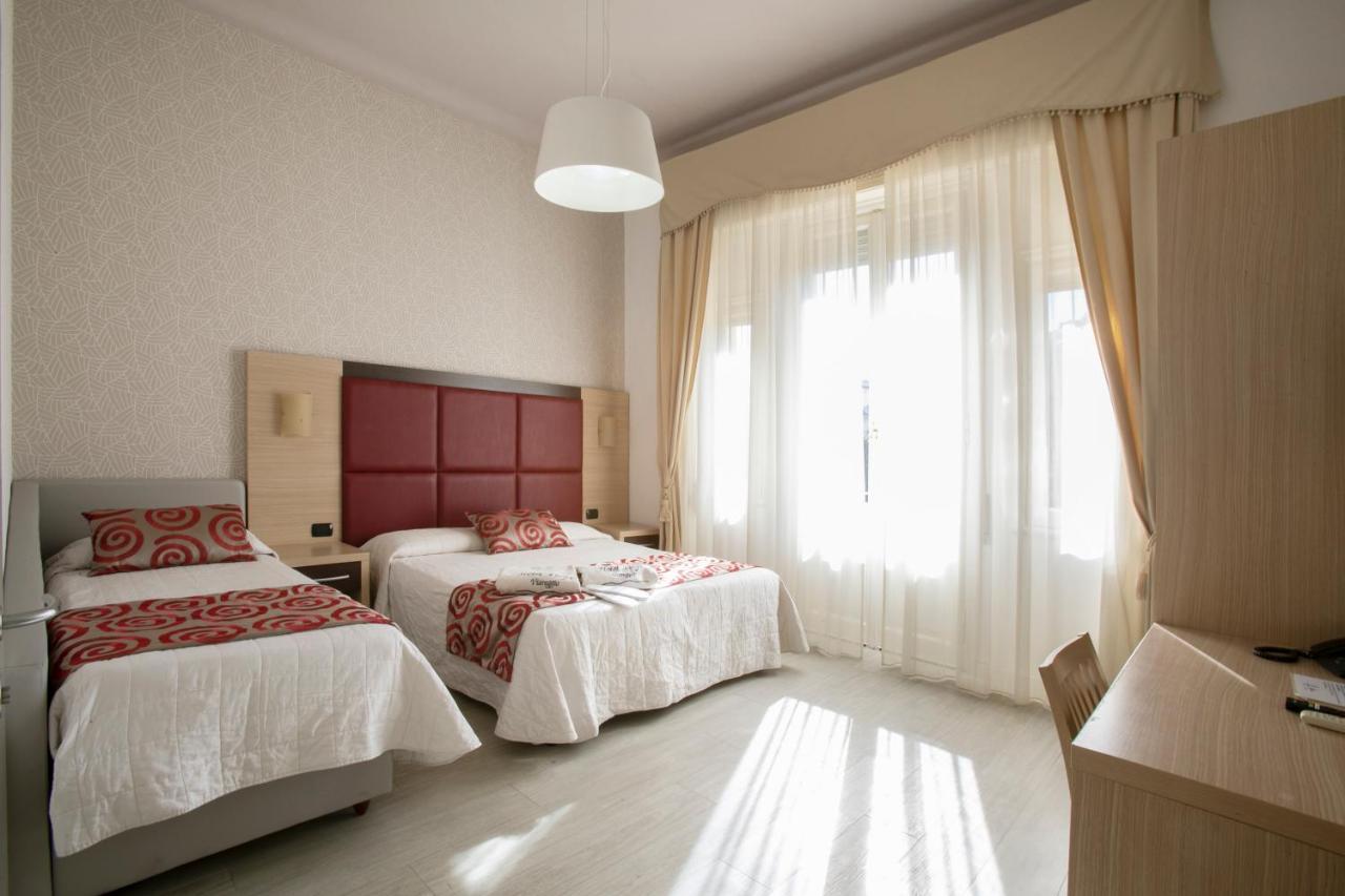 Hotel Playa Виареджо Екстериор снимка