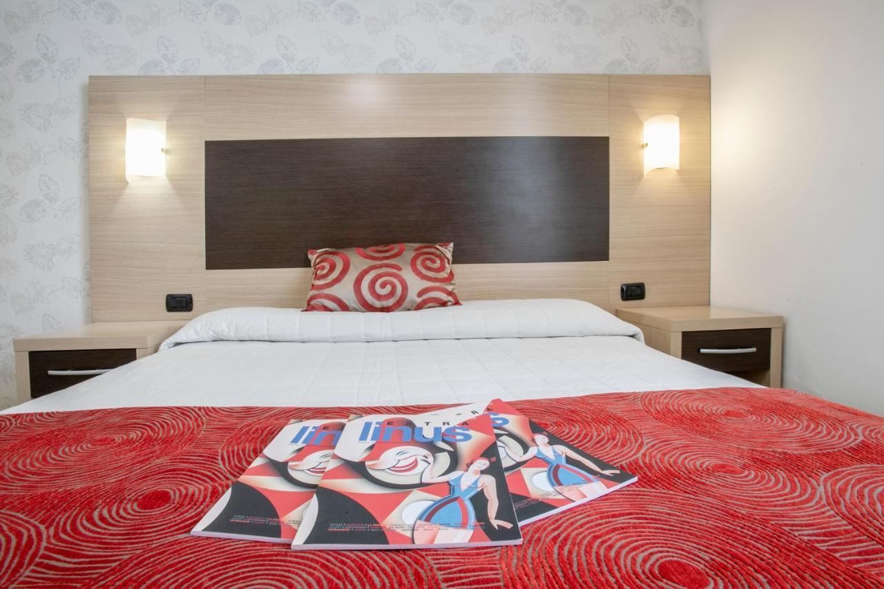 Hotel Playa Виареджо Екстериор снимка