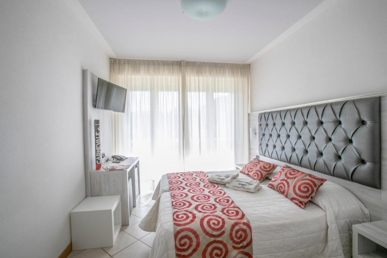 Hotel Playa Виареджо Екстериор снимка