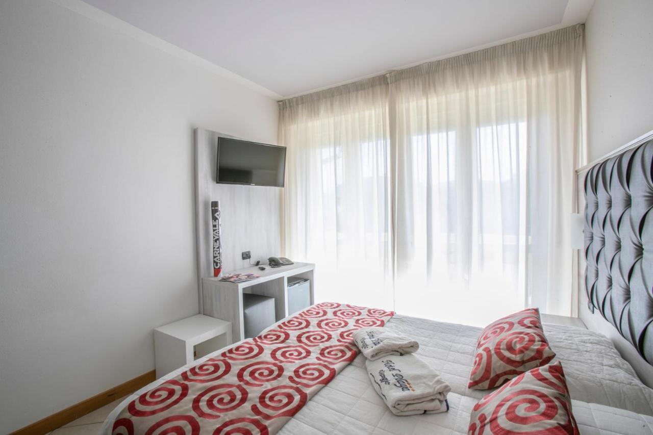 Hotel Playa Виареджо Екстериор снимка