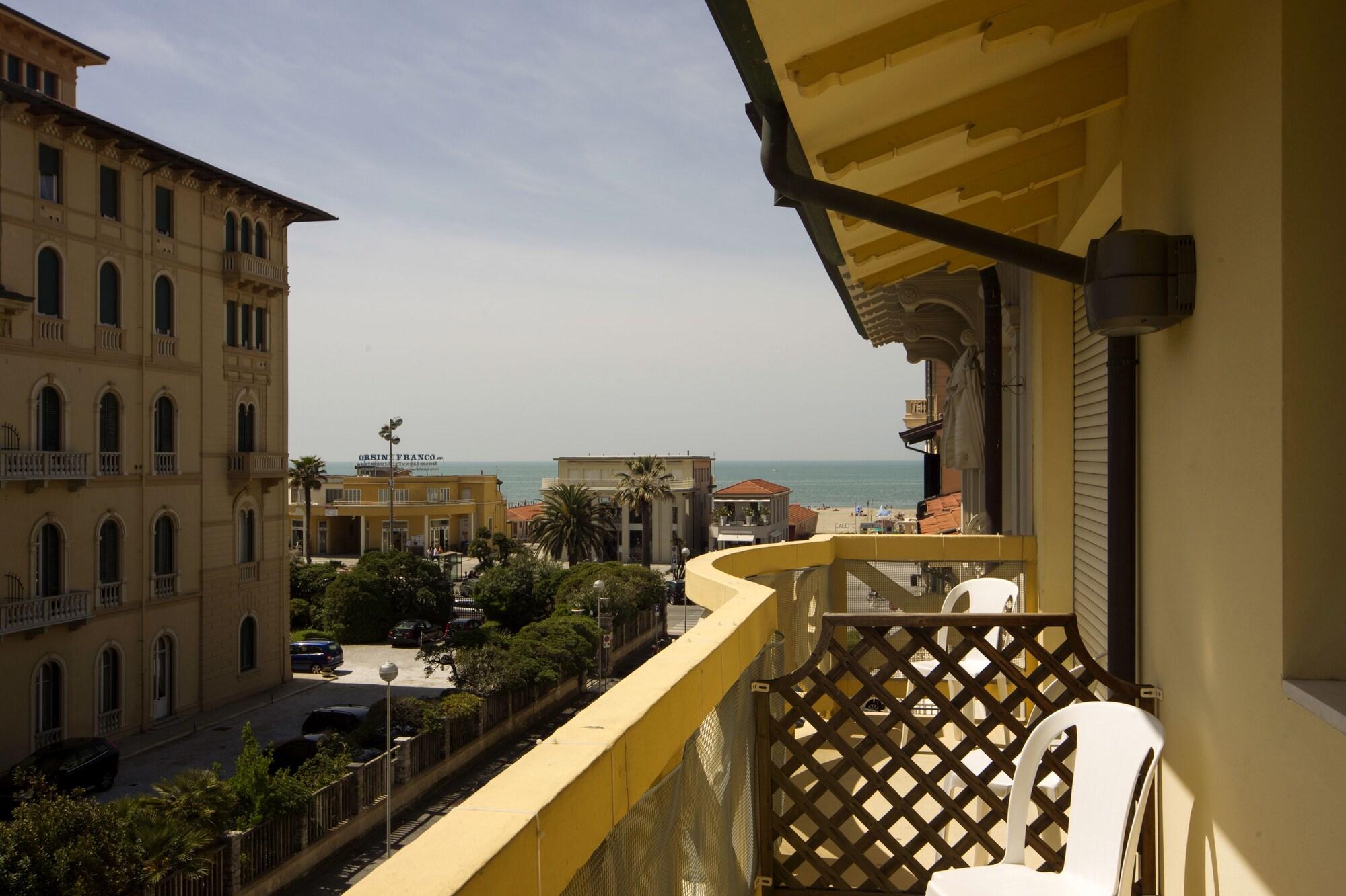 Hotel Playa Виареджо Екстериор снимка