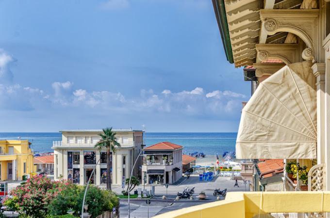 Hotel Playa Виареджо Екстериор снимка