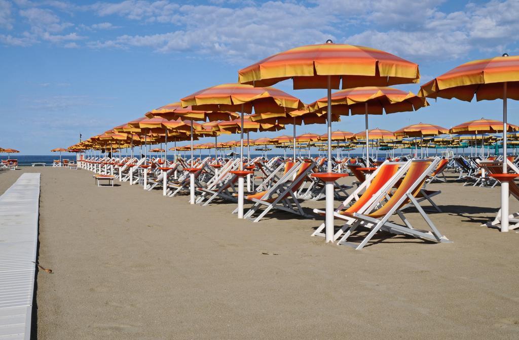 Hotel Playa Виареджо Екстериор снимка