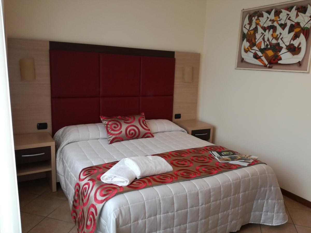 Hotel Playa Виареджо Екстериор снимка